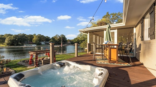 Dock, Hot Tub & Kayaks on Lake Norman Lakeside Gem by Avantstay