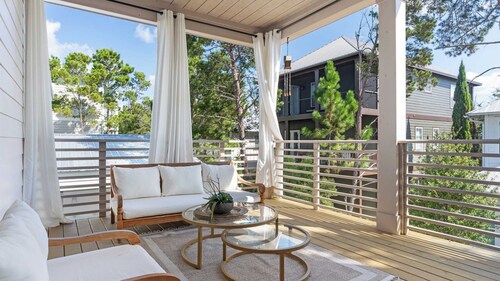 Family-friendly 30A Stay Bbq, Firepit & Steps to Inlet Beach Driftwood Dreams by Avantstay