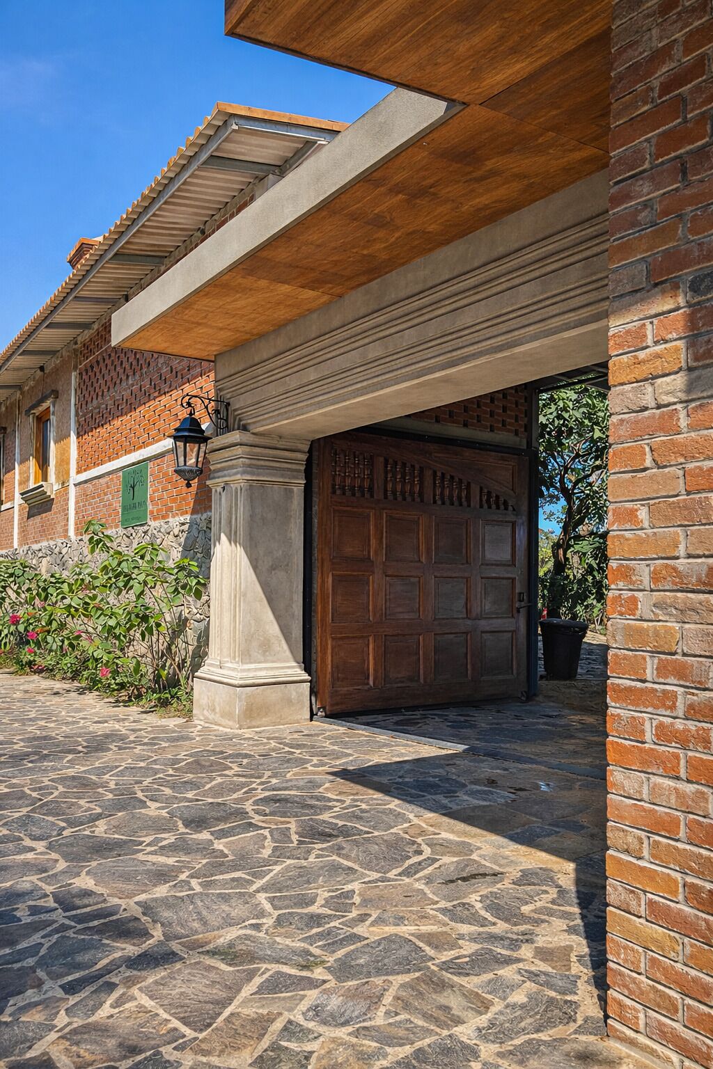 Vista frontal de la propiedad