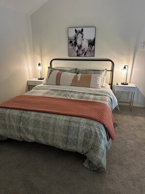 2 bedrooms, WiFi, bed sheets - Modern Retreat (Baton Rouge)
