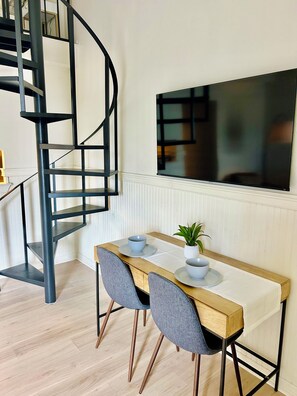 Dining - Modern Retreat (Baton Rouge)
