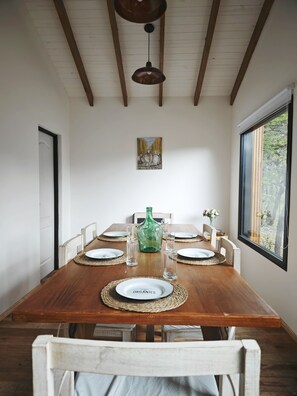 Fridge, oven, stovetop, cookware/dishes/utensils