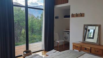 Kamar Double atau Twin Standar, 3 kamar tidur, ensuite, pemandangan gunung | Seprai premium dan didekorasi berbeda-beda
