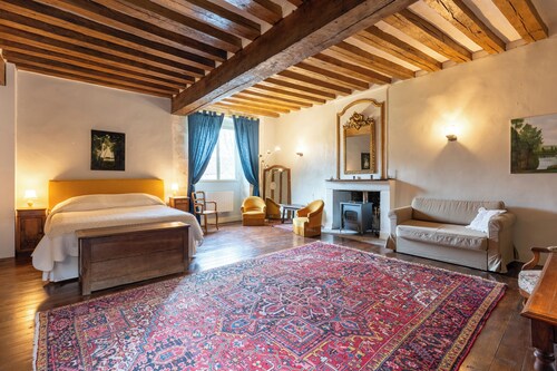 Authentic medieval seigniory. A timeless experience.