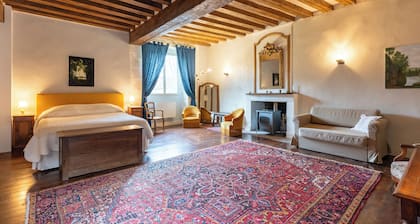 Authentique seigneurie du Moyen-Ăge. Vivez une expĂ©rience hors du temps.