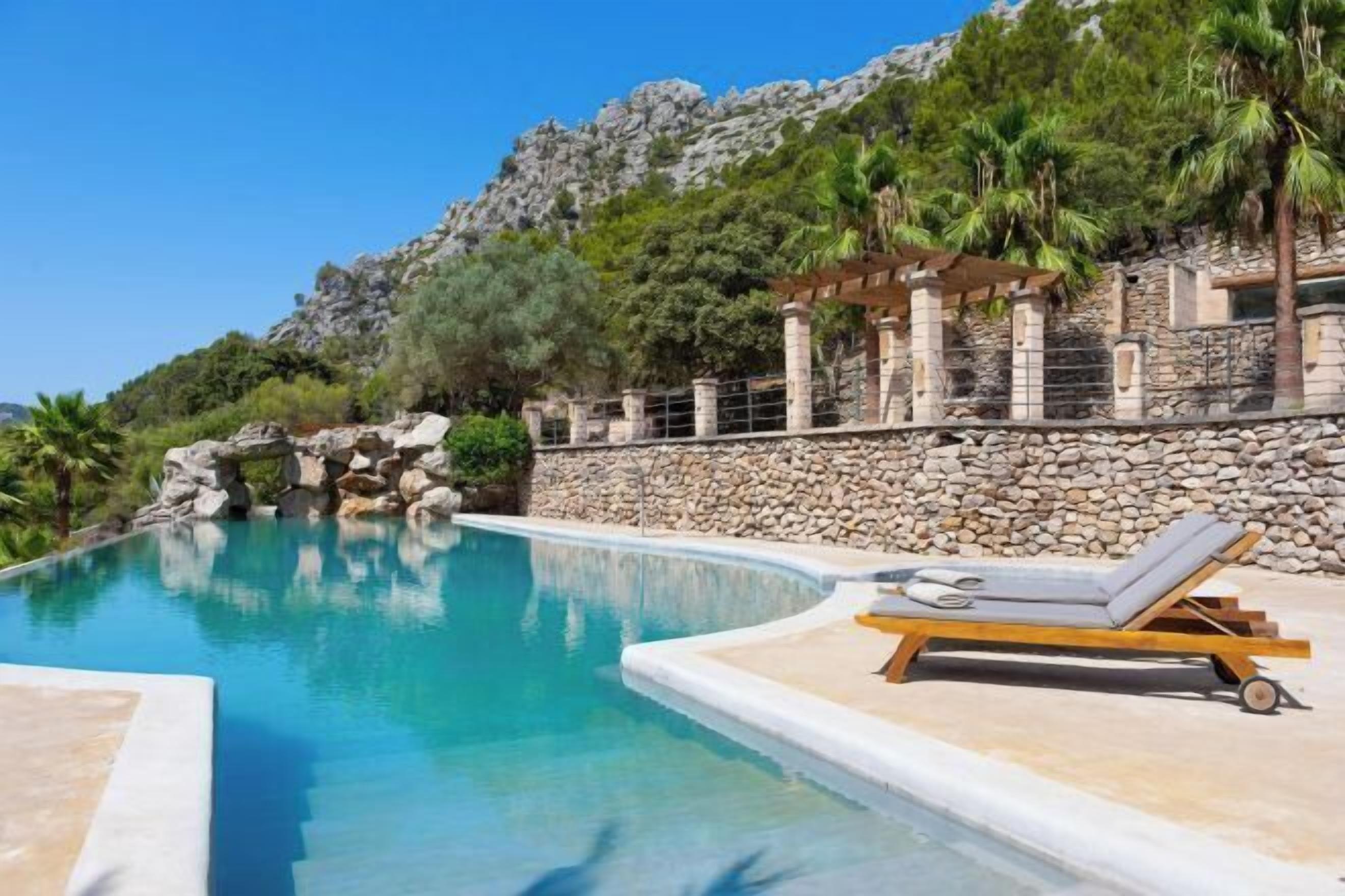 حمام سباحة خارجي