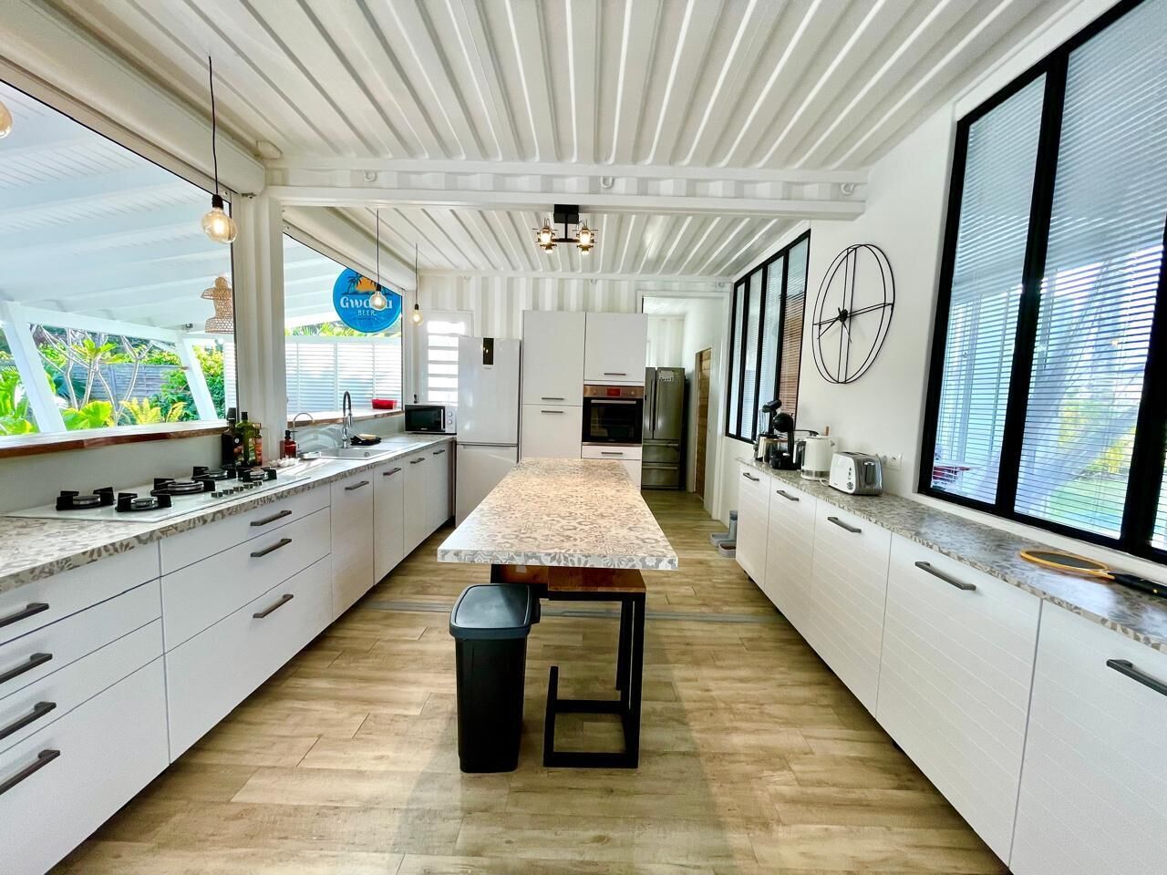 Microones, forn, placa de cuina i rentaplats 