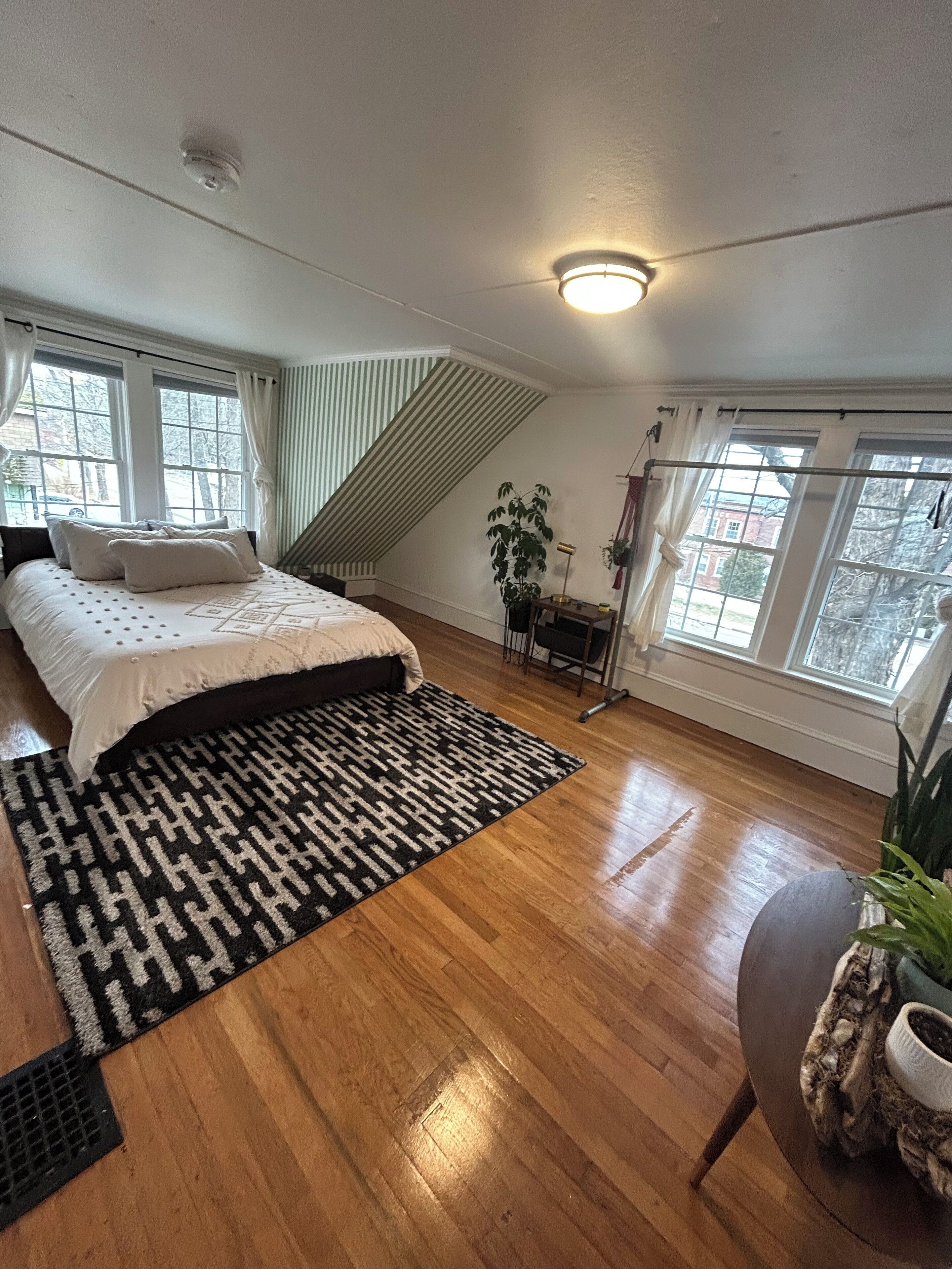 3 bedrooms, desk, iron/ironing board, free WiFi