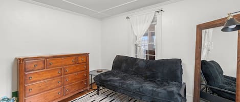 Smart TV, books, stereo