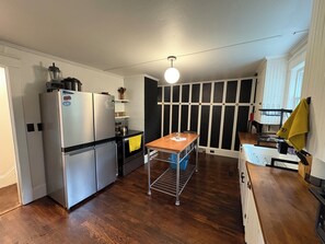 ثلاجة، ميكروويف، فرن، موقد طهي مسطح