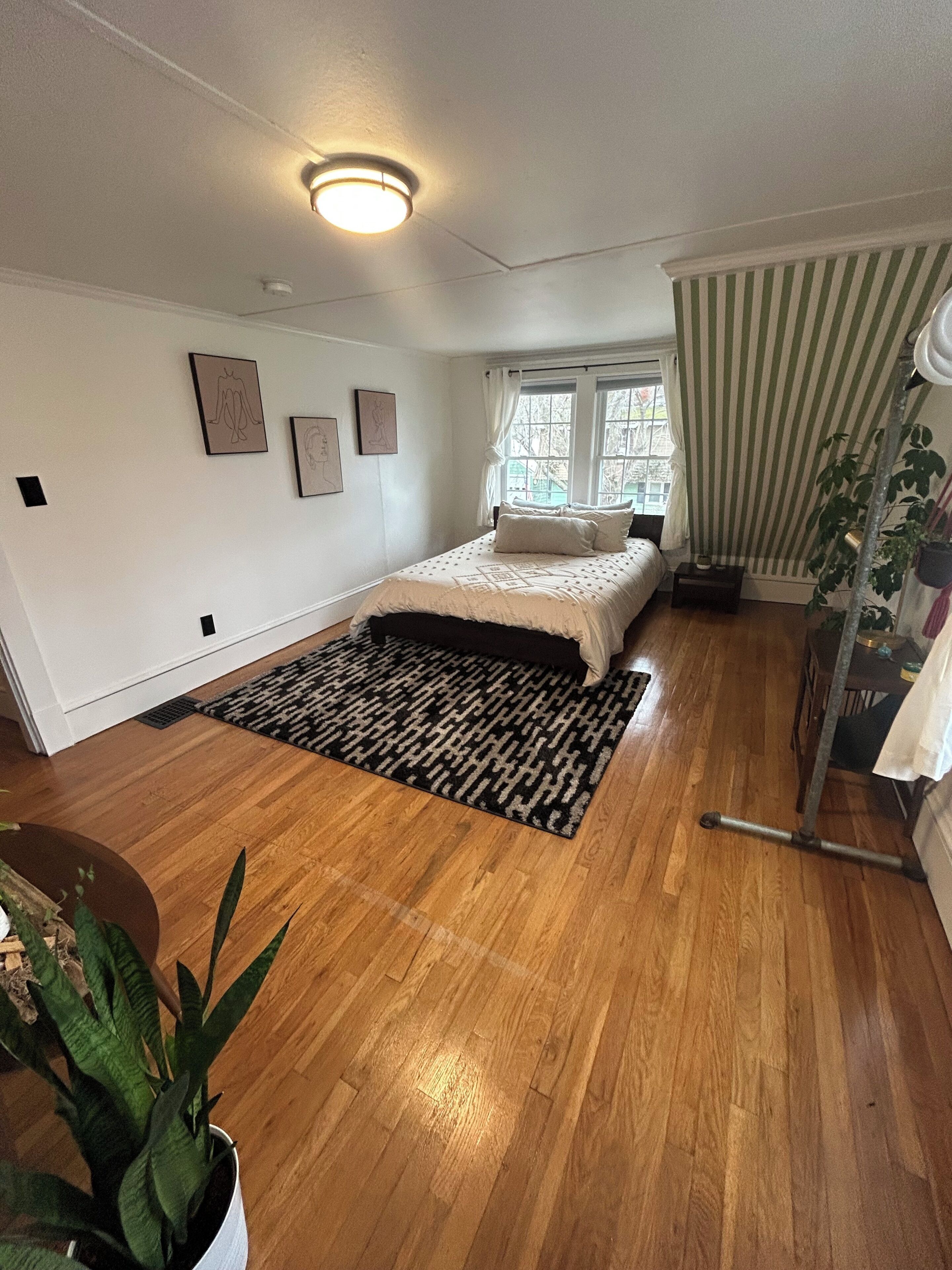 3 bedrooms, desk, iron/ironing board, free WiFi