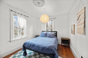 4 bedrooms, desk, iron/ironing board, free WiFi