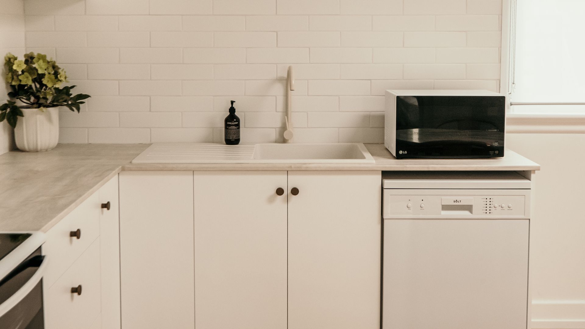 ثلاجة، ميكروويف، فرن، موقد طهي مسطح