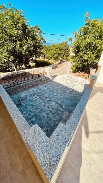 Villa in Croatia for 15 people in a quiet location with pool! Pet friendly!