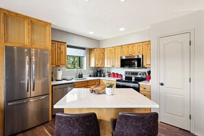 Fridge, microwave, oven, stovetop - Cozy Mountain Retreat Just 3 Mins to Deer Valley East Village w/Hot Tub & Views! (Heber City)