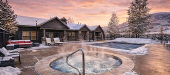 Beautiful Mountain Condo w/Hot Tub, Gym, & Private Balcony Near Park City & DV!