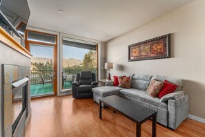 Televisión y chimenea 