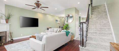 Televisión y chimenea