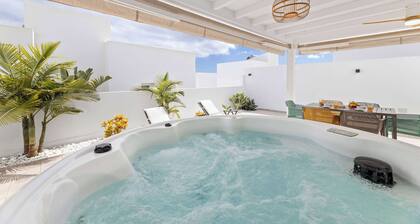 Miranda al Mar Oceanview Jacuzzi Hideaway