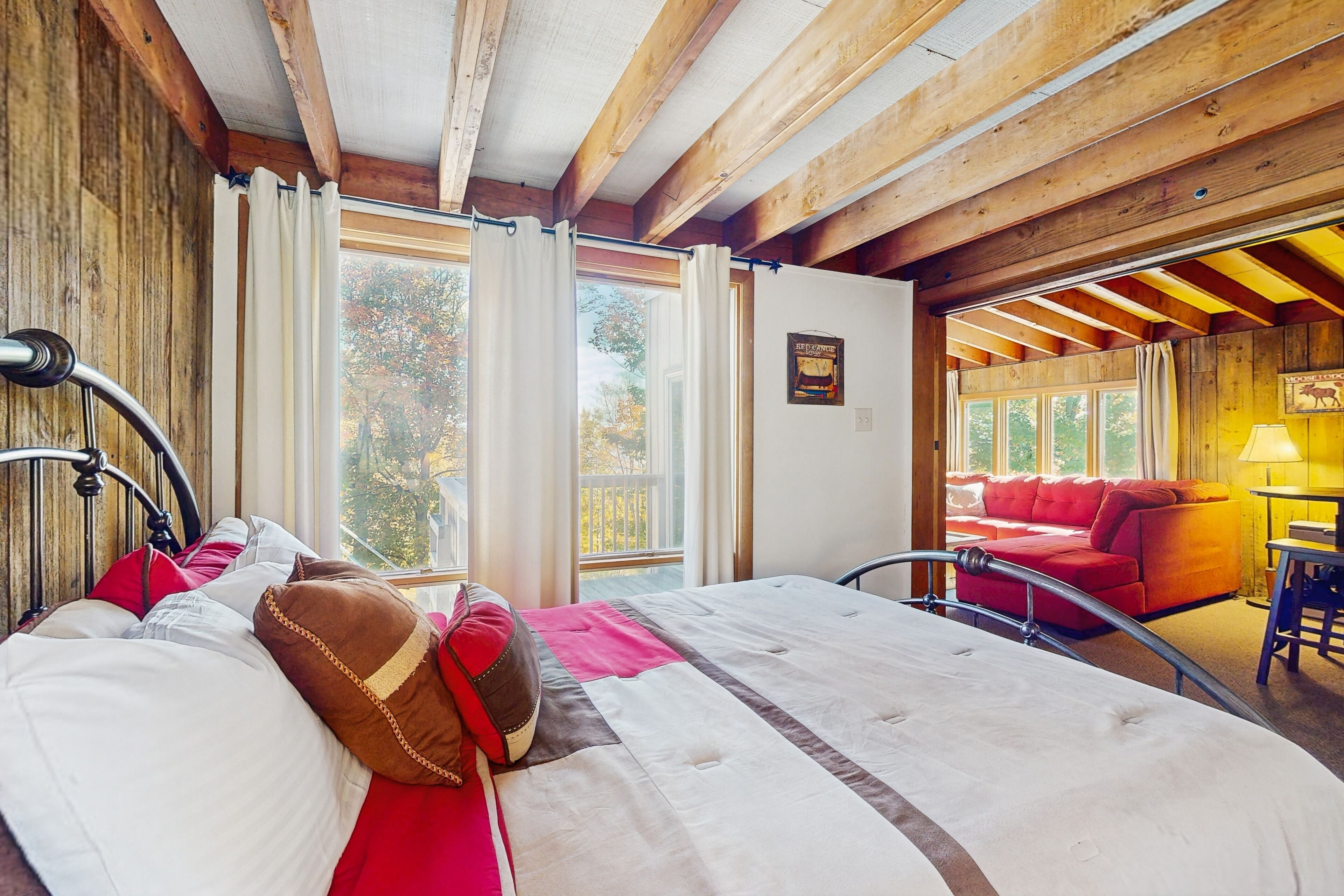 2 bedrooms, internet, bed sheets