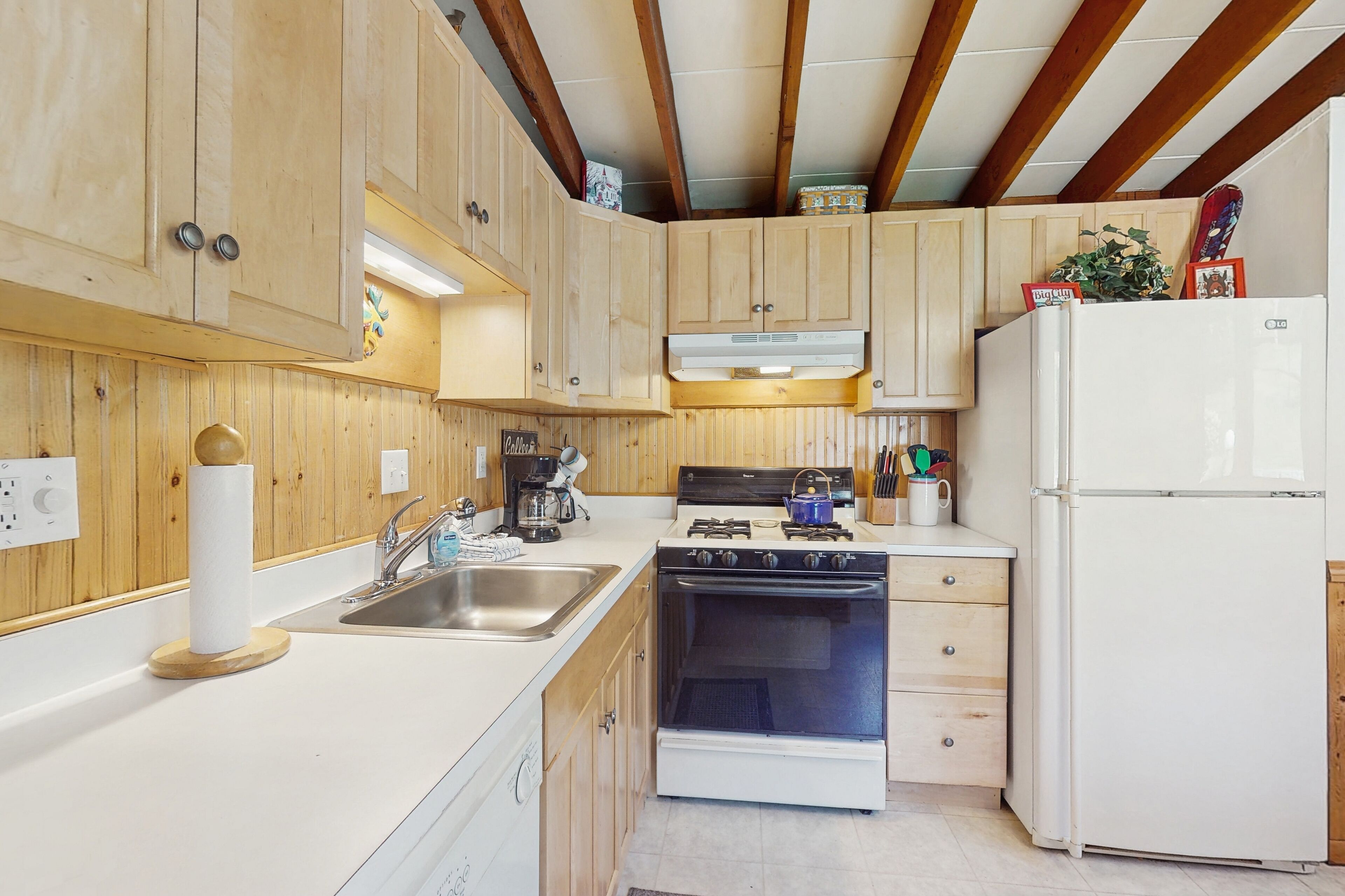 Frigorífic, microones, forn i placa de cuina 