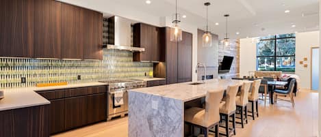 雪櫃、微波爐、焗爐、爐具