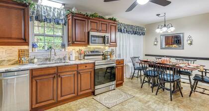 Enchanting Creekside Hiawassee Cottage w/ Hot Tub