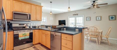 Frigorifero, microonde, piano cottura, lavastoviglie