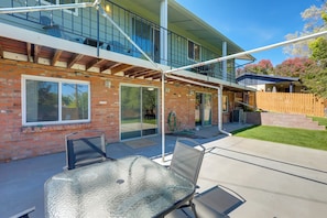 Outdoor dining - Stress-Free Commuting! Extended Stay in Littleton (Littleton)