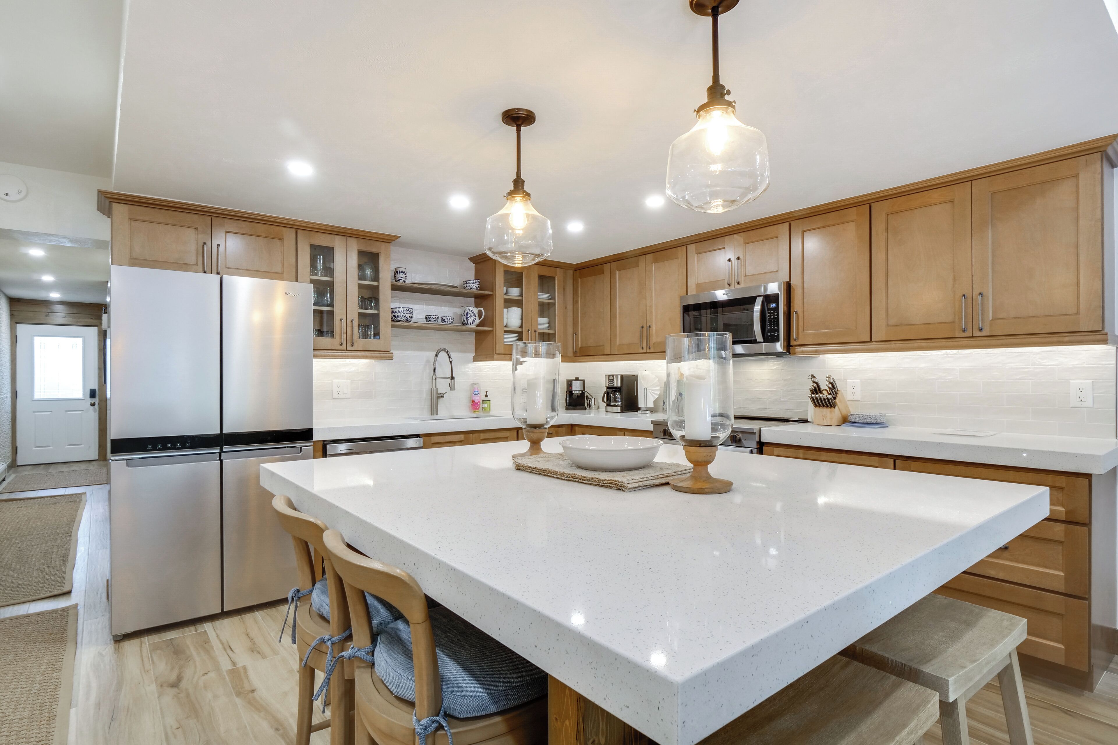 Fridge, microwave, stovetop, dishwasher