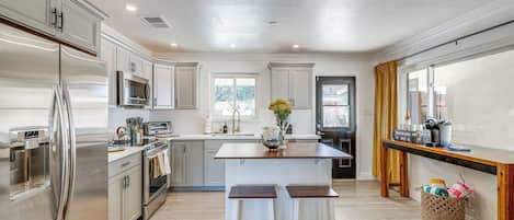 Fridge, microwave, stovetop, dishwasher