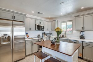 Fridge, microwave, stovetop, dishwasher