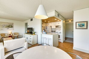 Interior - 2 Mi to HarborWalk Village: Cozy Condo w/ Balcony (Destin)