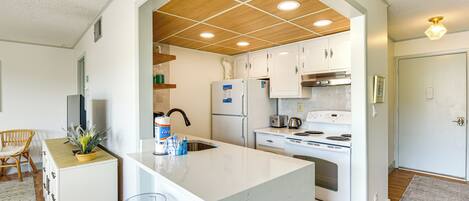 雪櫃、微波爐、爐具、洗碗機