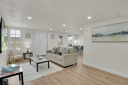 Charming 1 bedroom getaway perfect for relaxation!