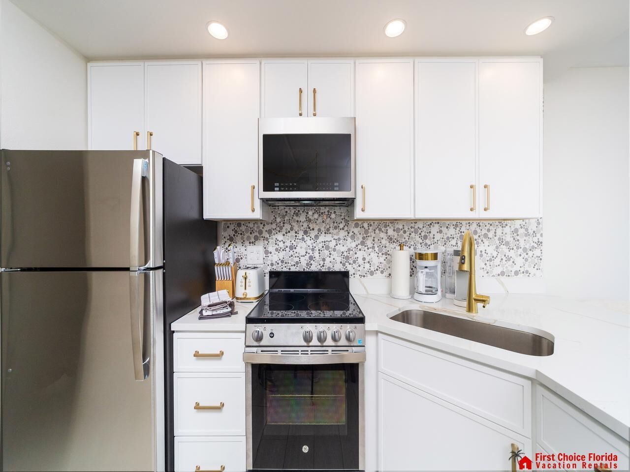 雪櫃、微波爐、焗爐、爐具