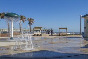 Property grounds - Oceanfront Condo ~ Heated Pool ~ Nice Décor! (Saint Augustine)