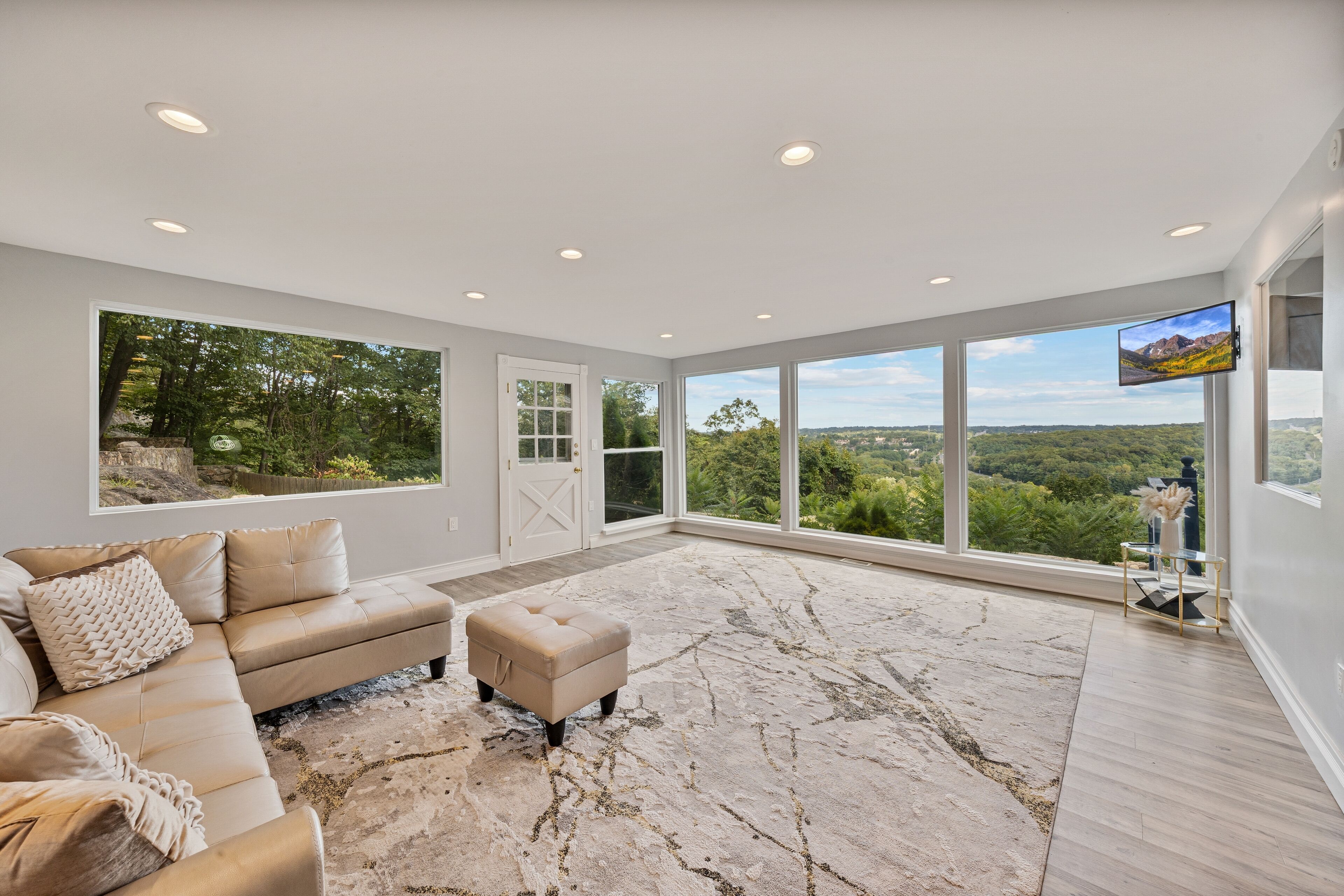 Casa Luxury, 4 camere da letto, cucina, vista montagna | Area soggiorno | Smart TV 55 pollici con canali via cavo, servizi in streaming