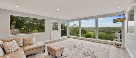 Luxury House, 4 Bedrooms, Kitchen, Mountain View | Living area