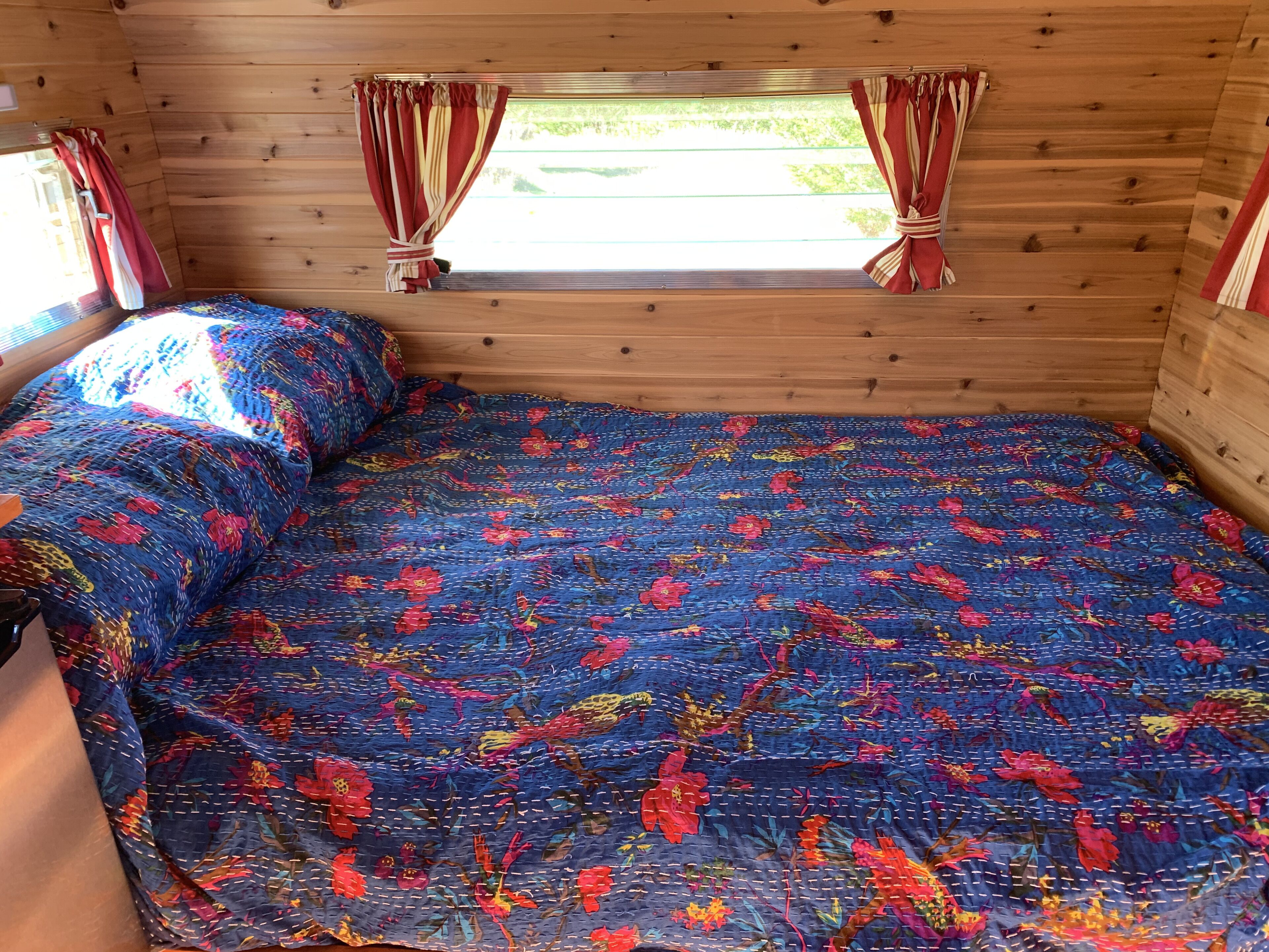 1 bedroom, bed sheets