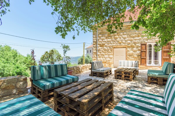 House, 4 Bedrooms, Kitchen, Mountain View | Terrace/patio