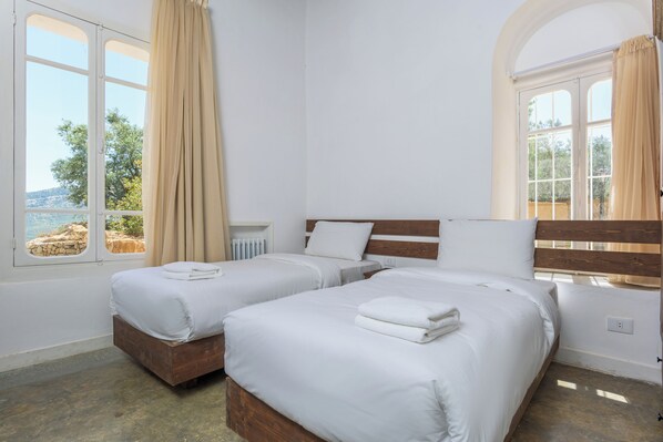 House, 4 Bedrooms, Kitchen, Mountain View | Blackout curtains, free WiFi