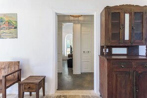 House, 4 Bedrooms, Kitchen, Mountain View | Living room | 43-inch Smart TV with cable channels, streaming services