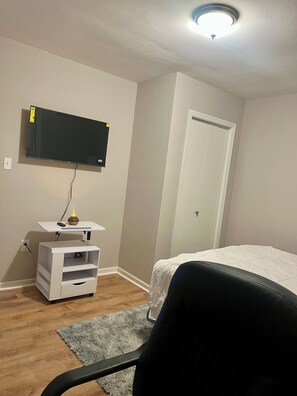 1 dormitorio, escritorio, tabla de planchar con plancha y wifi gratis