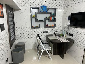 Deluxe House, 1 Bedroom | Living area