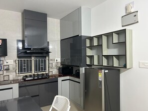 家庭公寓, 1 间卧室, 阳台 | 起居区 | 32-英寸LED 电视(配备数码频道)、Netflix、流媒体服务