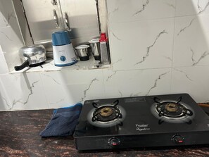 Deluxe House, 1 Bedroom | Private kitchen