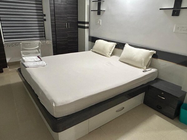 Soundproofing, free WiFi