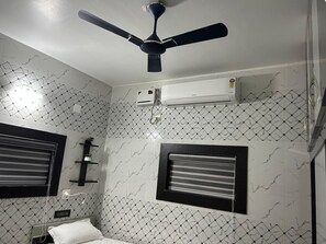 Deluxe-Haus, 1 Schlafzimmer | Badezimmer | Dusche, Handtücher, Seife, Shampoo