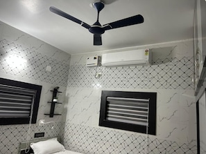 Deluxe-Haus, 1 Schlafzimmer | Badezimmer | Dusche, Handtücher, Seife, Shampoo